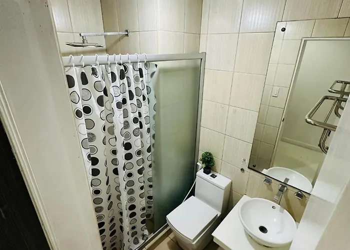 Hotel In Ermita Birch Tower